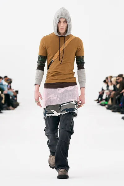 Look 17